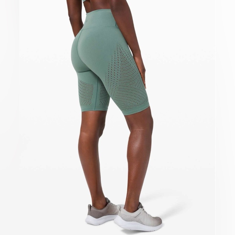 Lululemon Reveal Short Digital Rain Tidewater Teal Size 4 HighRise Bike Short 9”